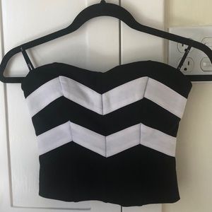 Black & white striped top 👌